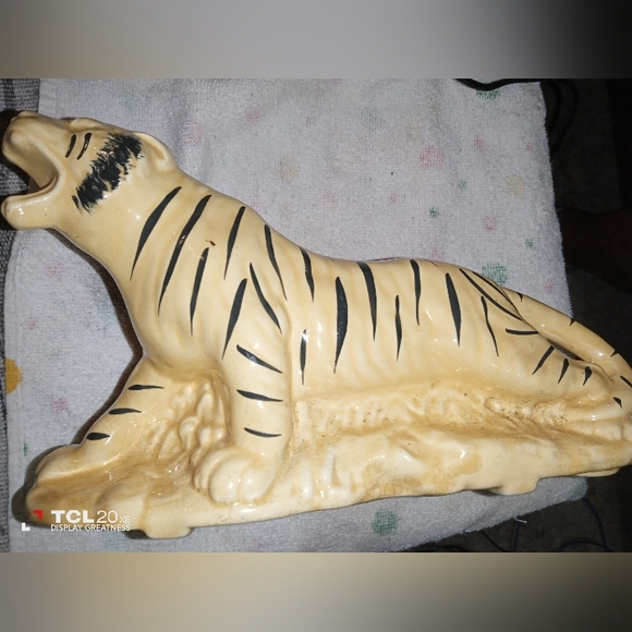 Vintage ceramic yellow tiger planter - Picture 1 of 4